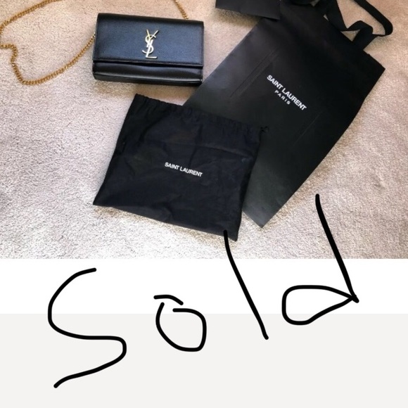 kate medium in grain de poudre embossed leather